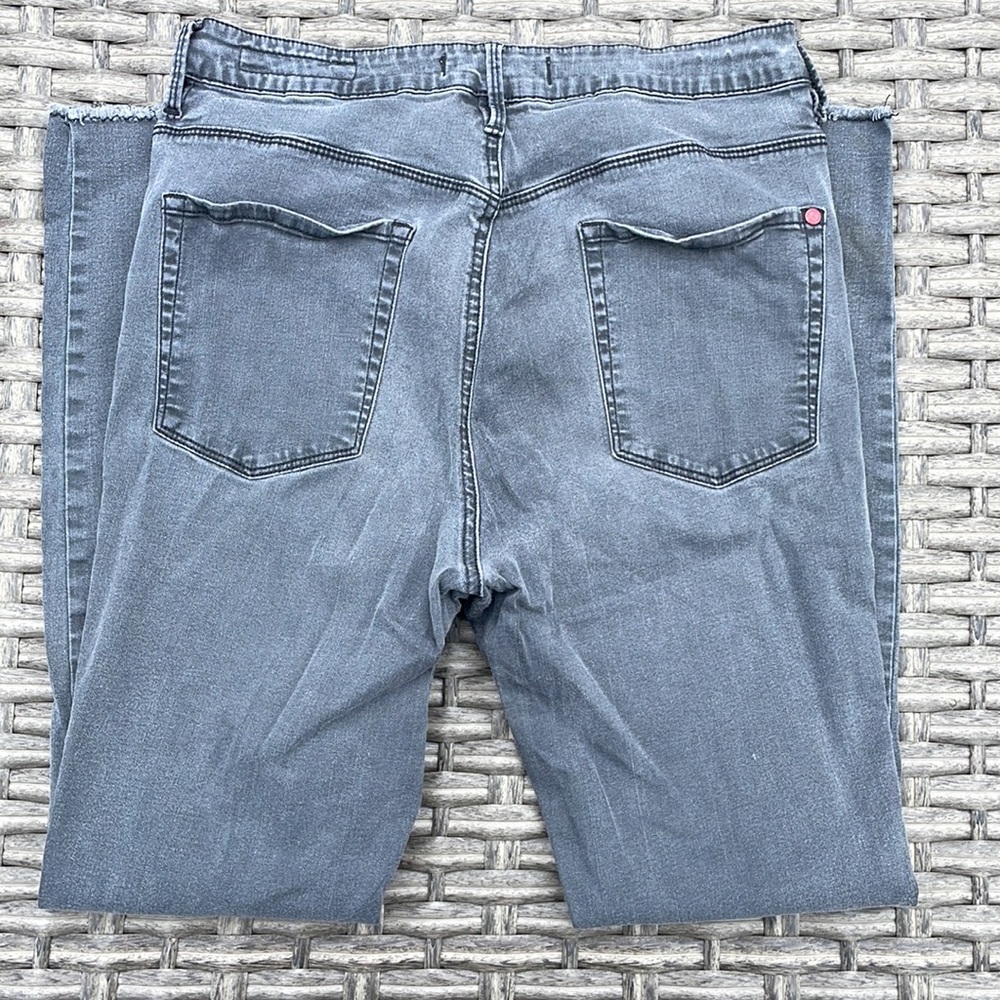 Bullhead Hi-Rise Ripped Skinny Jean - Picture 4 of 6
